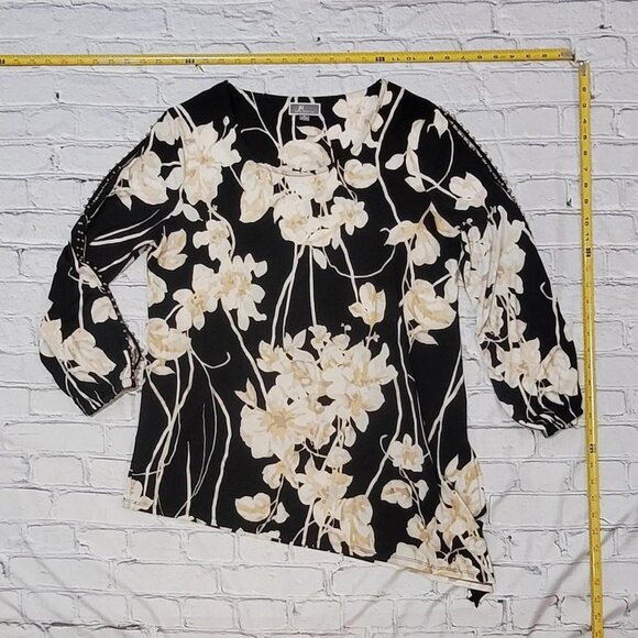 JM Collection Tops - JM Collection Medium Black and white floral print  blouse with 3/4 sleeves